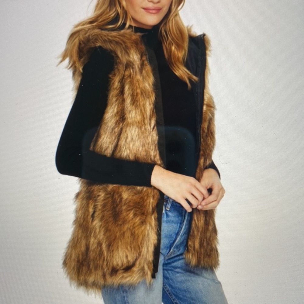 Volcom Snow Rhea Faux Fur Hooded Vest - size XS